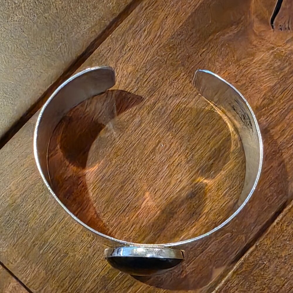 Modernist Sterling Silver and Onyx Cuff, Artisan Made - Picture 7 of 8